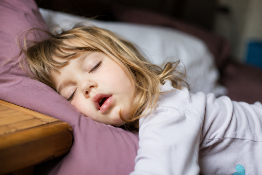 child breathing through her mouth while sleeping